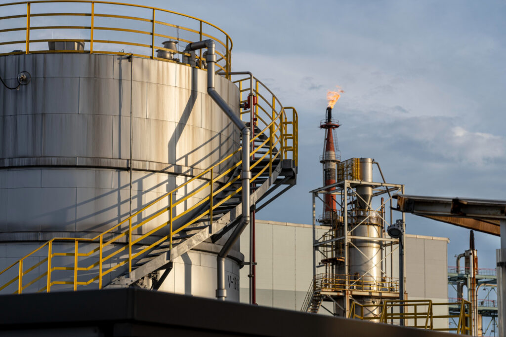bulk oil distributor